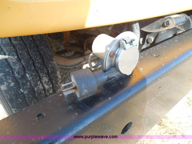 image for item I3318 1995 Chevrolet B7 bus