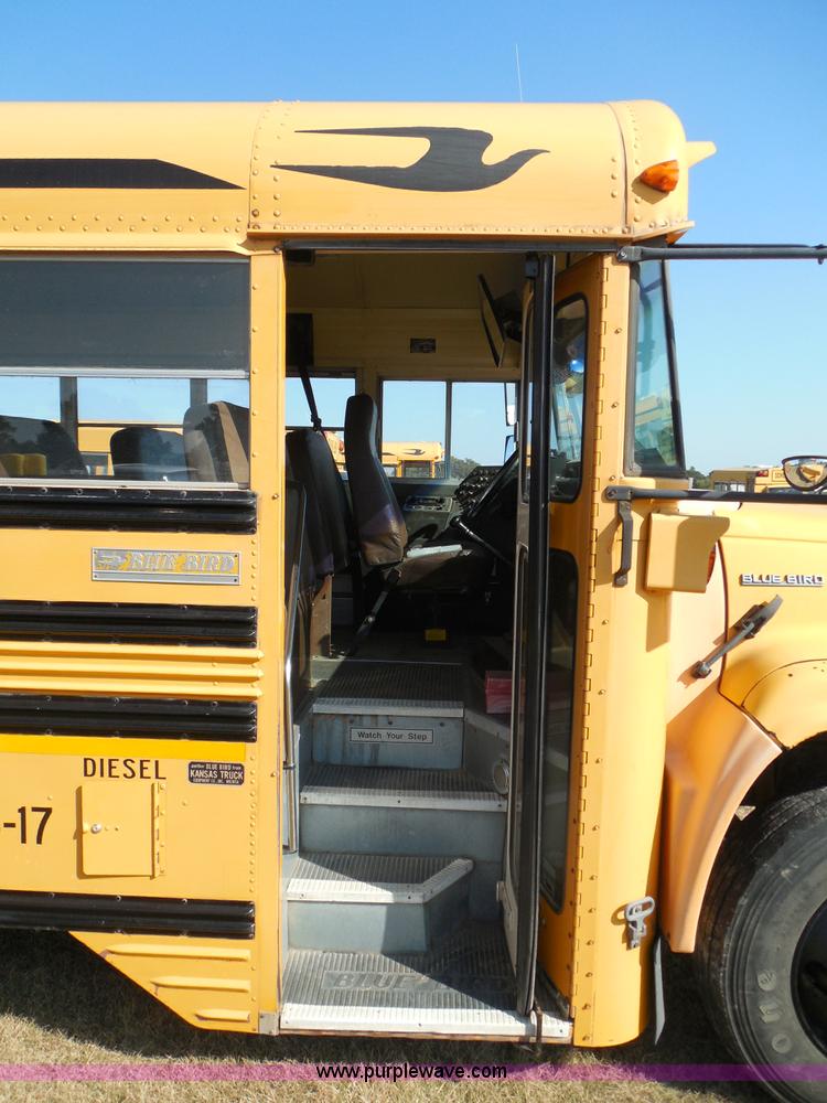 image for item I3318 1995 Chevrolet B7 bus