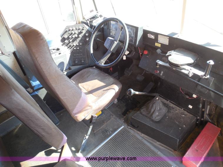 image for item I3318 1995 Chevrolet B7 bus