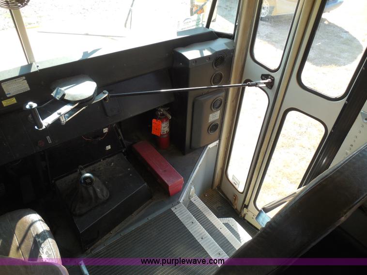 image for item I3318 1995 Chevrolet B7 bus