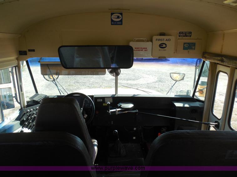 image for item I3318 1995 Chevrolet B7 bus