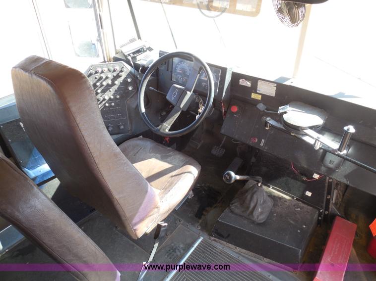 image for item I3318 1995 Chevrolet B7 bus