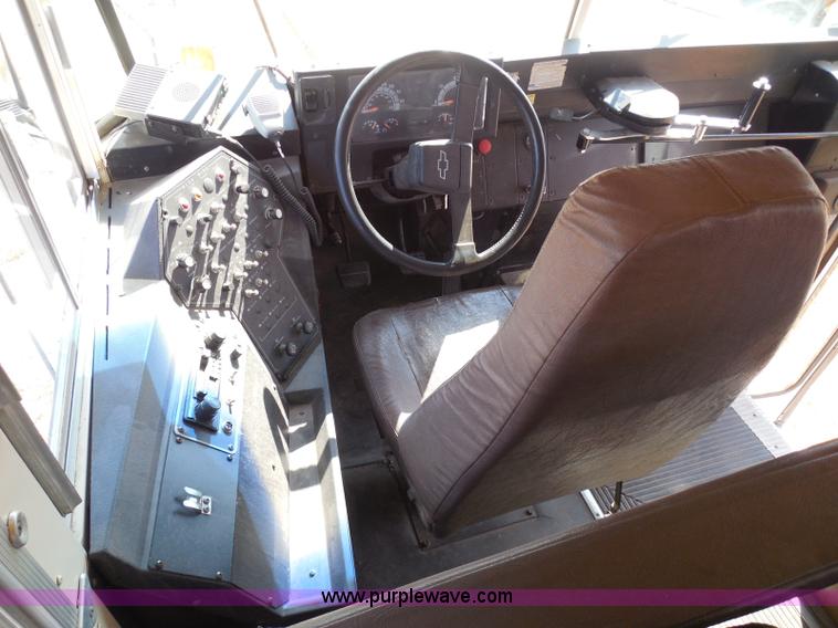 image for item I3318 1995 Chevrolet B7 bus