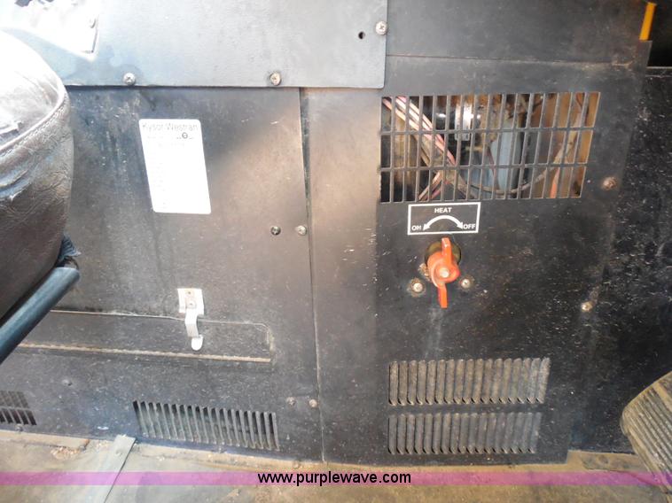 image for item I3318 1995 Chevrolet B7 bus