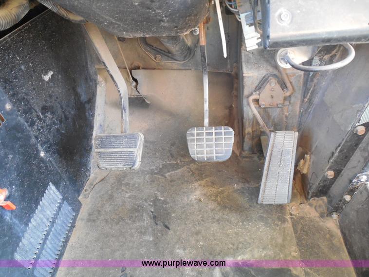 image for item I3318 1995 Chevrolet B7 bus