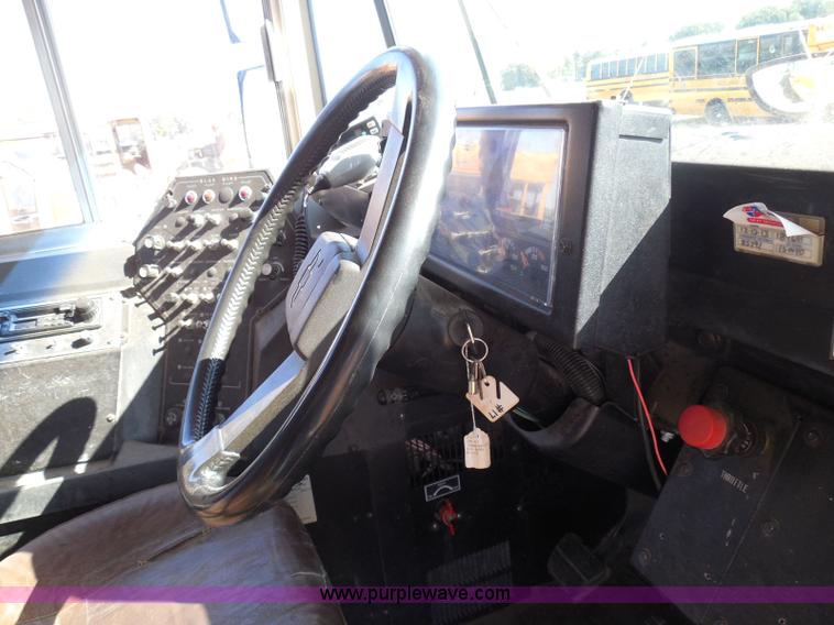 image for item I3318 1995 Chevrolet B7 bus