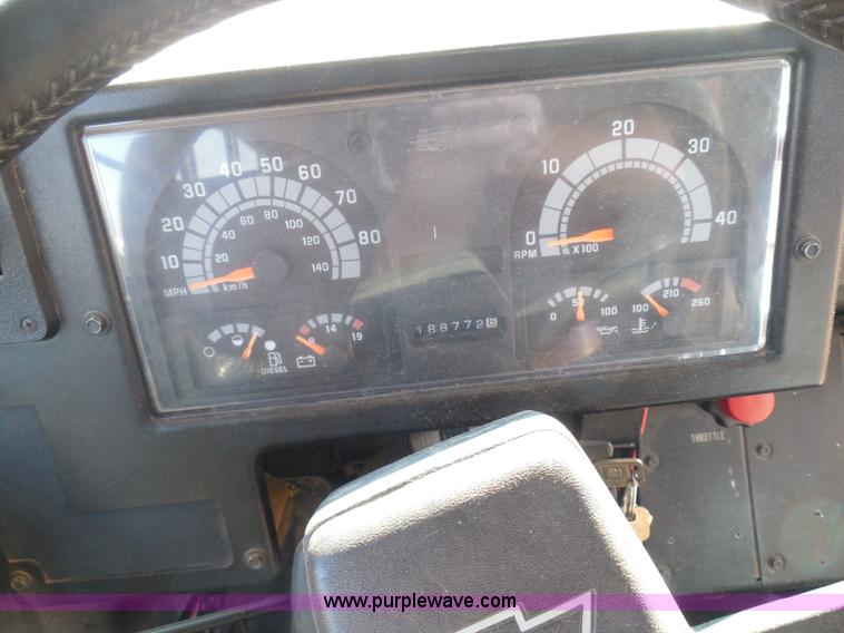 image for item I3318 1995 Chevrolet B7 bus