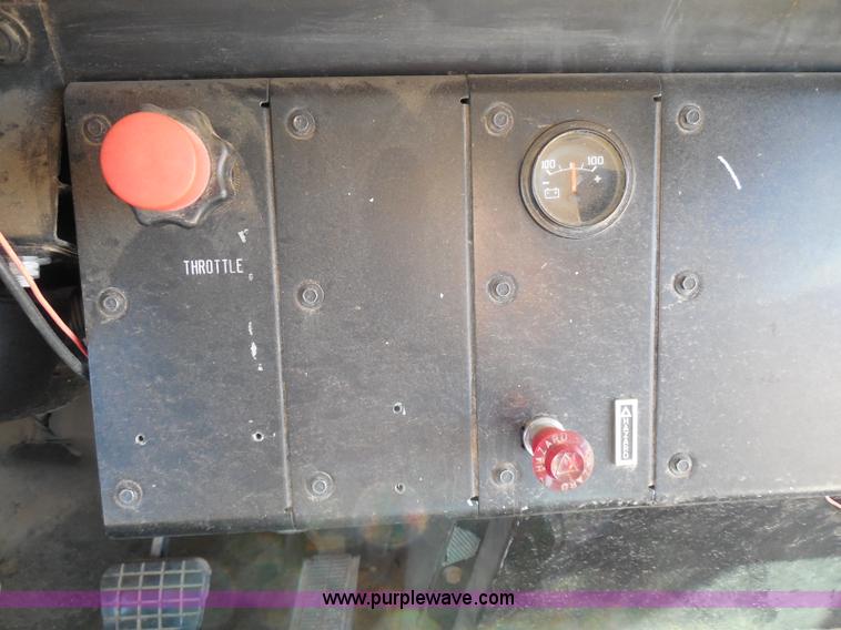 image for item I3318 1995 Chevrolet B7 bus