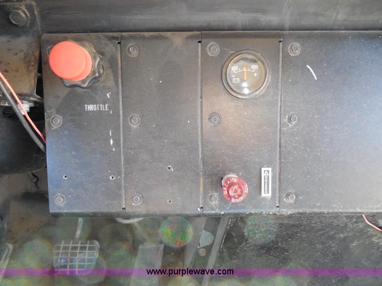 image for item I3318 1995 Chevrolet B7 bus