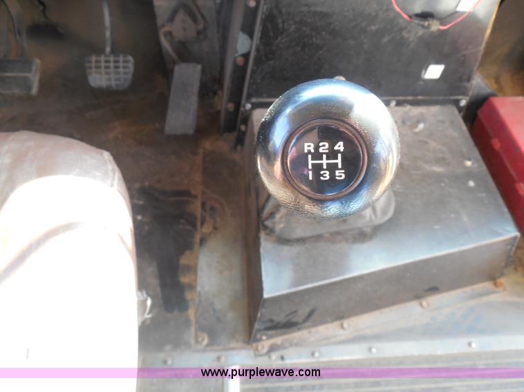 image for item I3318 1995 Chevrolet B7 bus