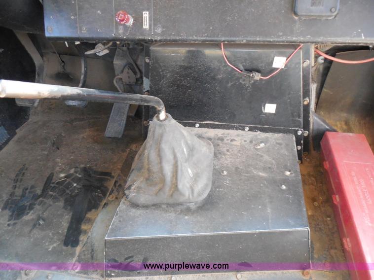 image for item I3318 1995 Chevrolet B7 bus