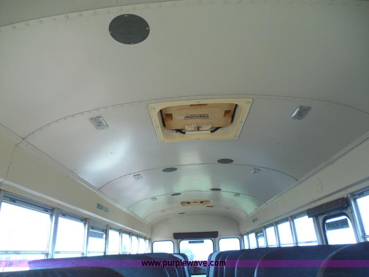 image for item I3318 1995 Chevrolet B7 bus