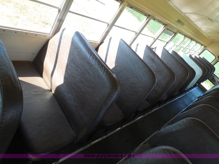 image for item I3318 1995 Chevrolet B7 bus