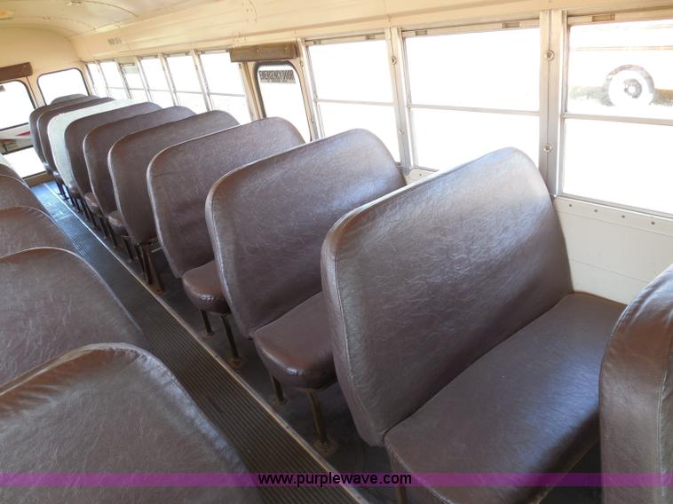 image for item I3318 1995 Chevrolet B7 bus