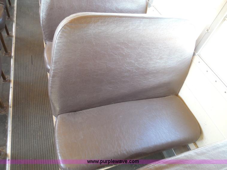 image for item I3318 1995 Chevrolet B7 bus