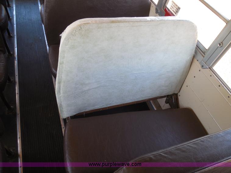 image for item I3318 1995 Chevrolet B7 bus