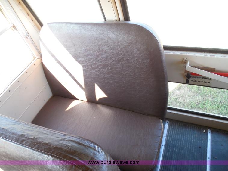 image for item I3318 1995 Chevrolet B7 bus