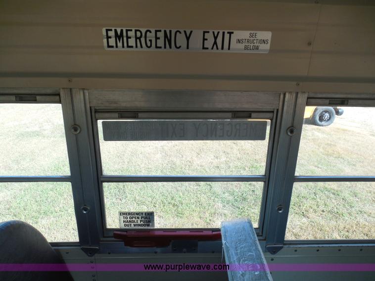 image for item I3318 1995 Chevrolet B7 bus