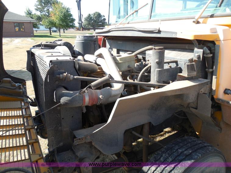 image for item I3318 1995 Chevrolet B7 bus