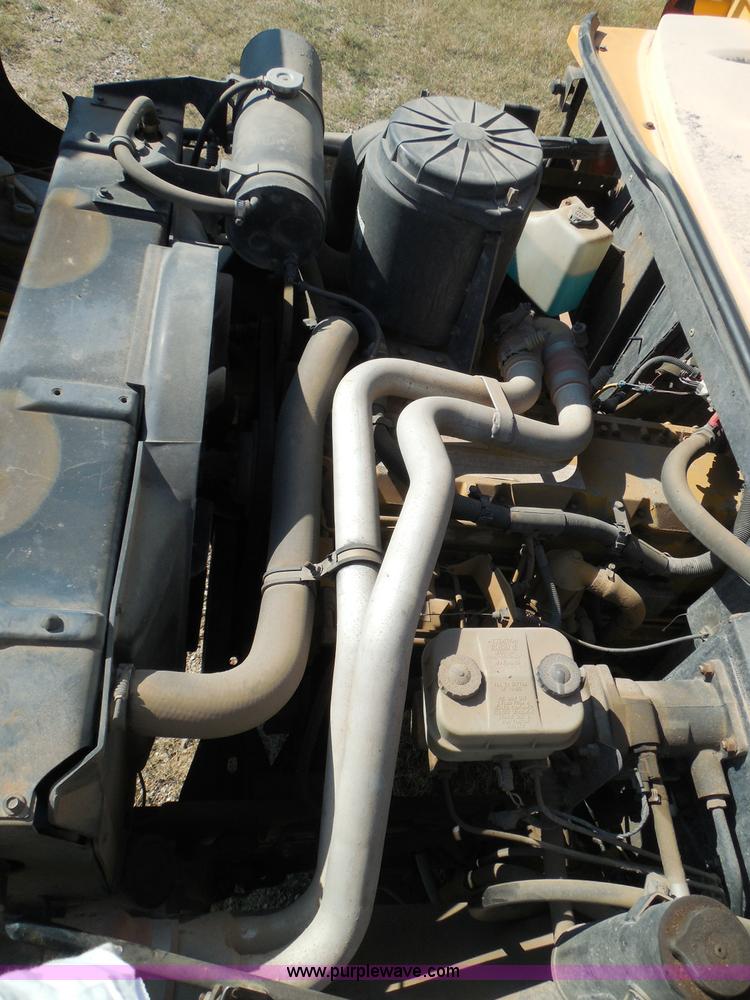 image for item I3318 1995 Chevrolet B7 bus