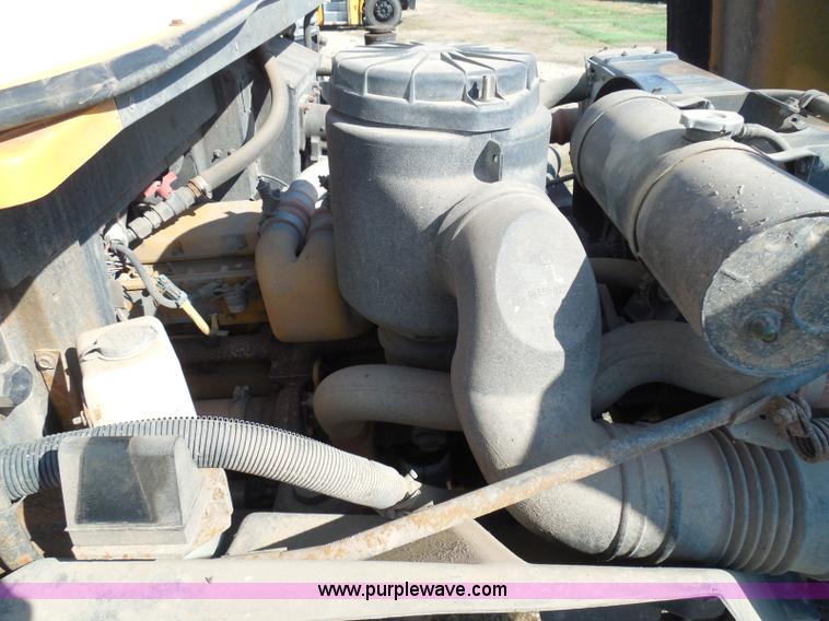 image for item I3318 1995 Chevrolet B7 bus