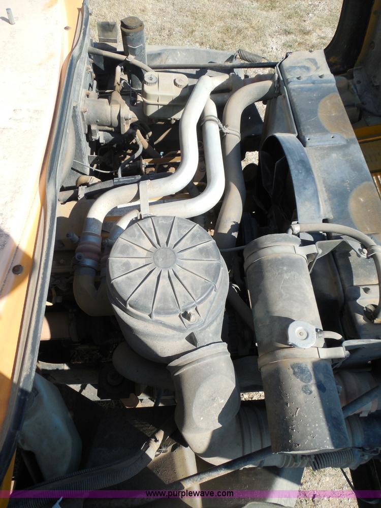 image for item I3318 1995 Chevrolet B7 bus