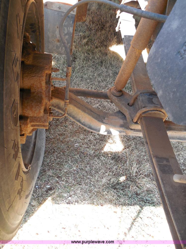 image for item I3318 1995 Chevrolet B7 bus