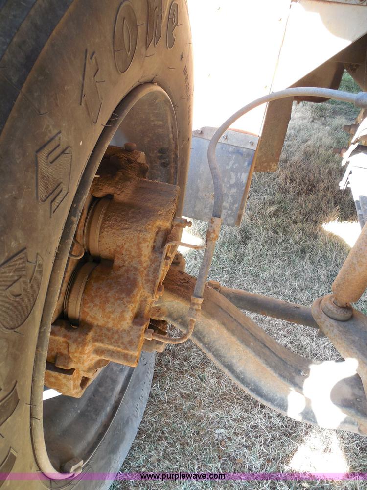 image for item I3318 1995 Chevrolet B7 bus