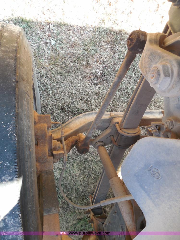 image for item I3318 1995 Chevrolet B7 bus