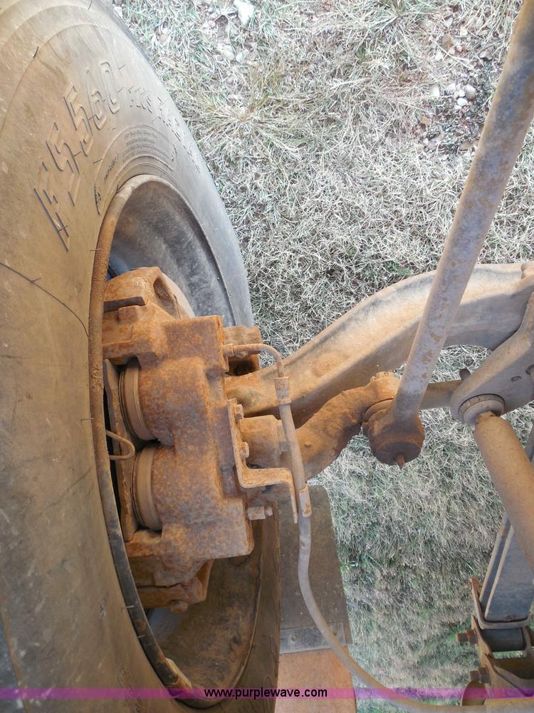 image for item I3318 1995 Chevrolet B7 bus