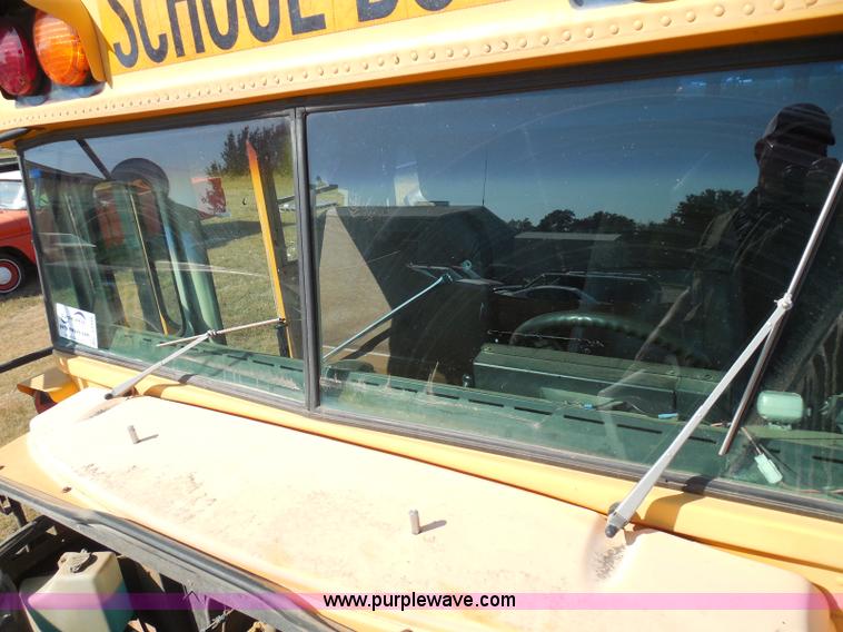 image for item I3318 1995 Chevrolet B7 bus