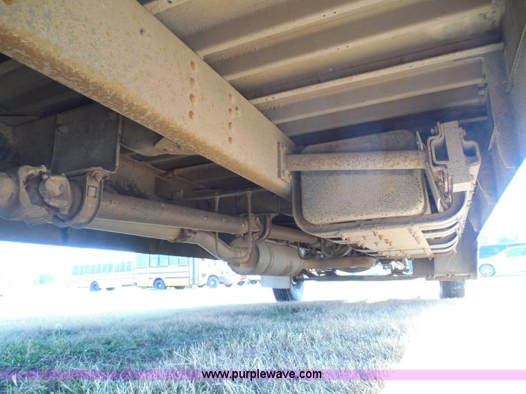 image for item I3318 1995 Chevrolet B7 bus