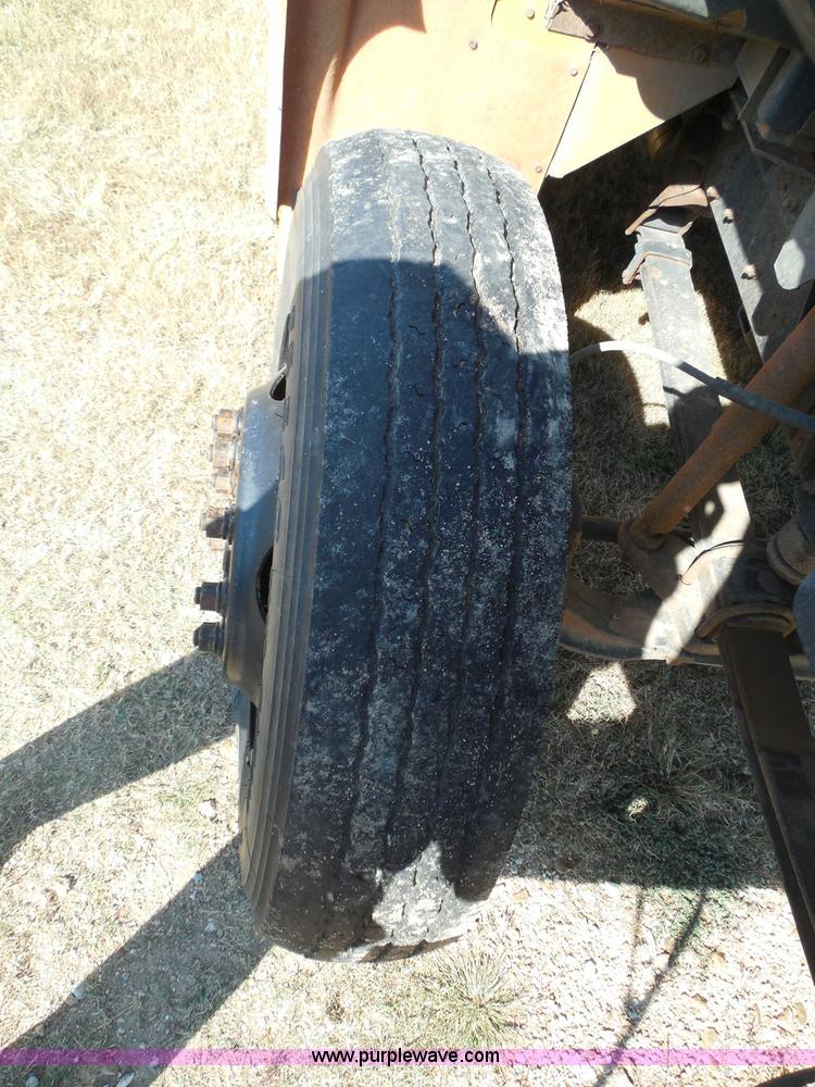 image for item I3318 1995 Chevrolet B7 bus