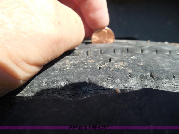 image for item I3318 1995 Chevrolet B7 bus