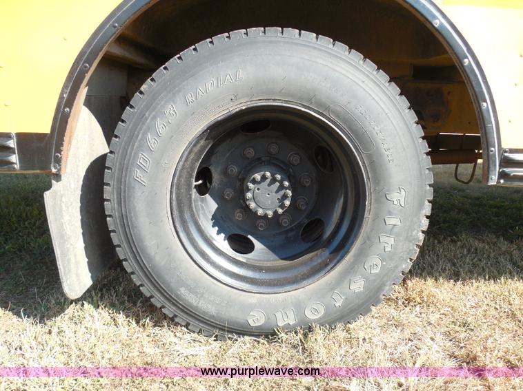 image for item I3318 1995 Chevrolet B7 bus