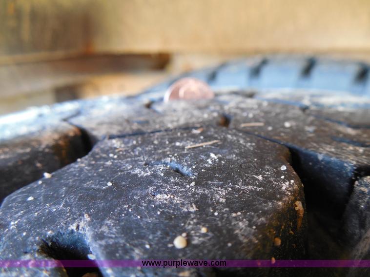 image for item I3318 1995 Chevrolet B7 bus