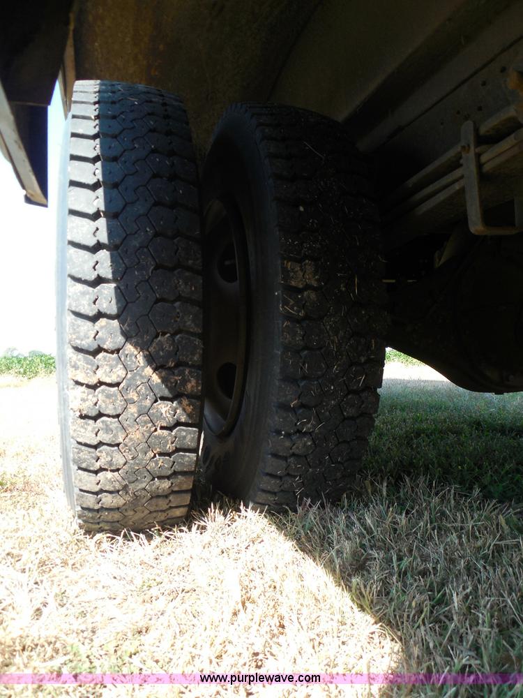 image for item I3318 1995 Chevrolet B7 bus