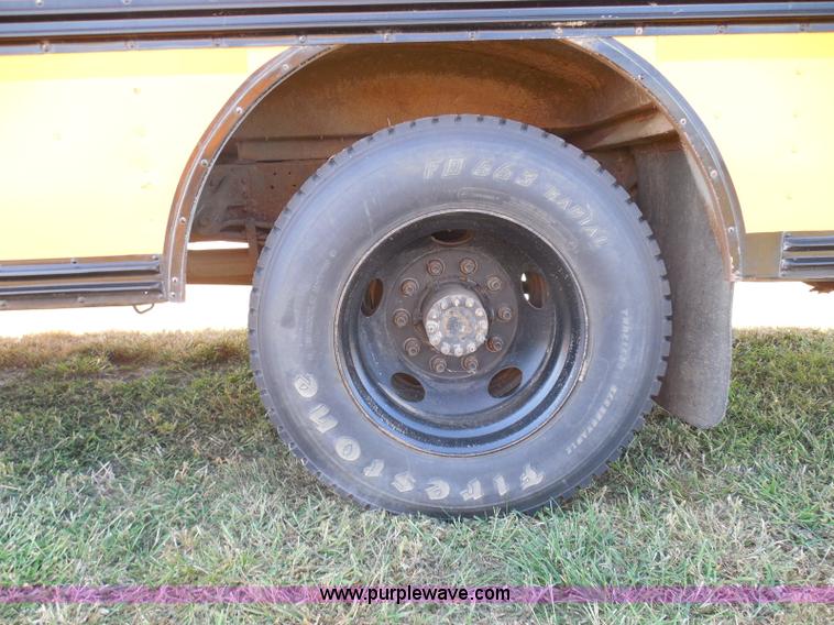 image for item I3318 1995 Chevrolet B7 bus