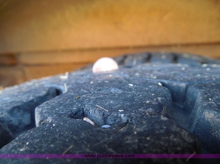 image for item I3318 1995 Chevrolet B7 bus