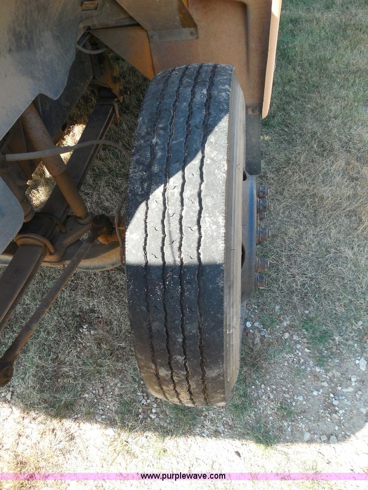 image for item I3318 1995 Chevrolet B7 bus