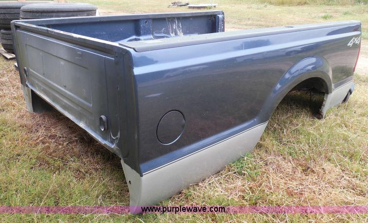 image for item I3330 2004 Ford F250 Super Duty pickup truck bed