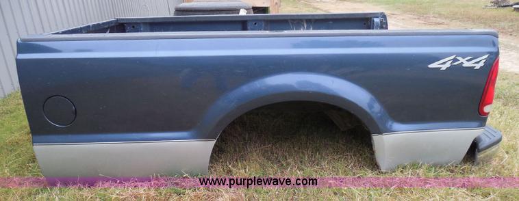 image for item I3330 2004 Ford F250 Super Duty pickup truck bed