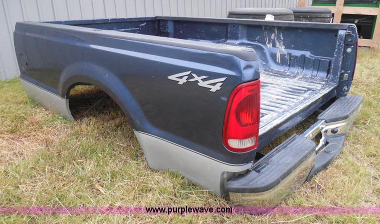 image for item I3330 2004 Ford F250 Super Duty pickup truck bed