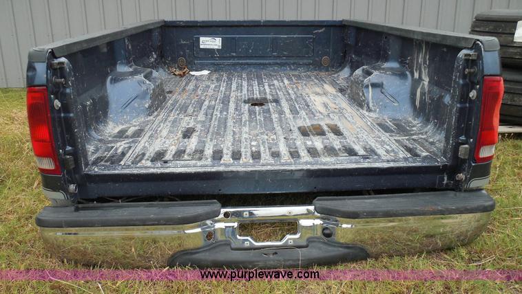 image for item I3330 2004 Ford F250 Super Duty pickup truck bed