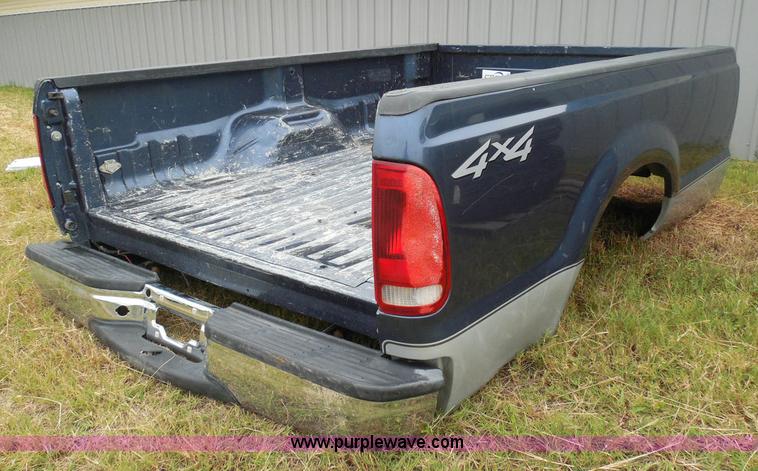 image for item I3330 2004 Ford F250 Super Duty pickup truck bed
