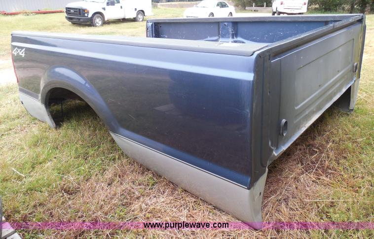 image for item I3330 2004 Ford F250 Super Duty pickup truck bed