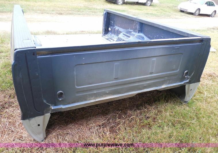 image for item I3330 2004 Ford F250 Super Duty pickup truck bed