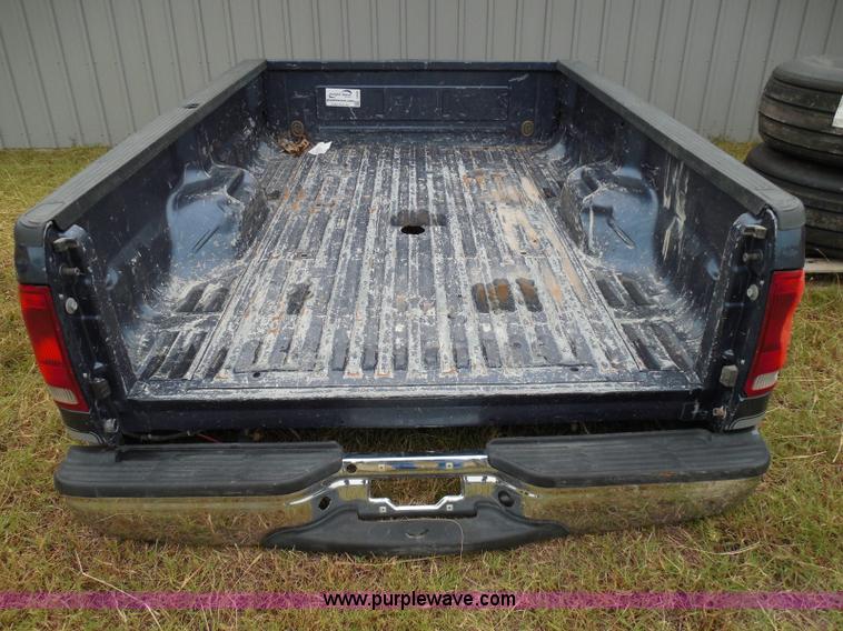 image for item I3330 2004 Ford F250 Super Duty pickup truck bed