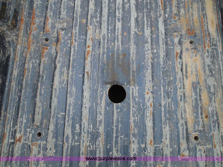 image for item I3330 2004 Ford F250 Super Duty pickup truck bed