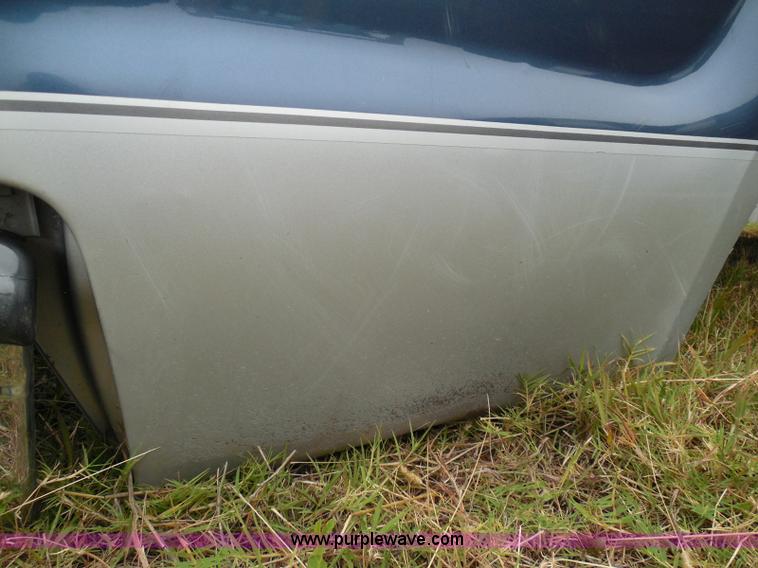 image for item I3330 2004 Ford F250 Super Duty pickup truck bed